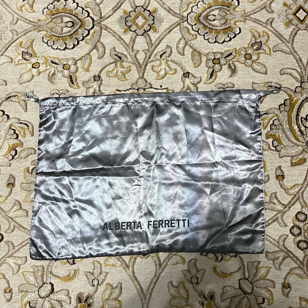 Alberta Ferretti dust bag size 21”-14”.🌹🌹🌹
